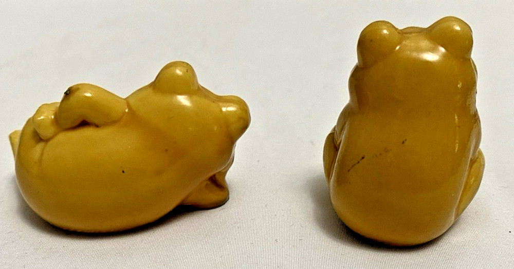 Vintage Plastic Golden Yellow Frogs Made In Hong Kong One Sitting & One Laying