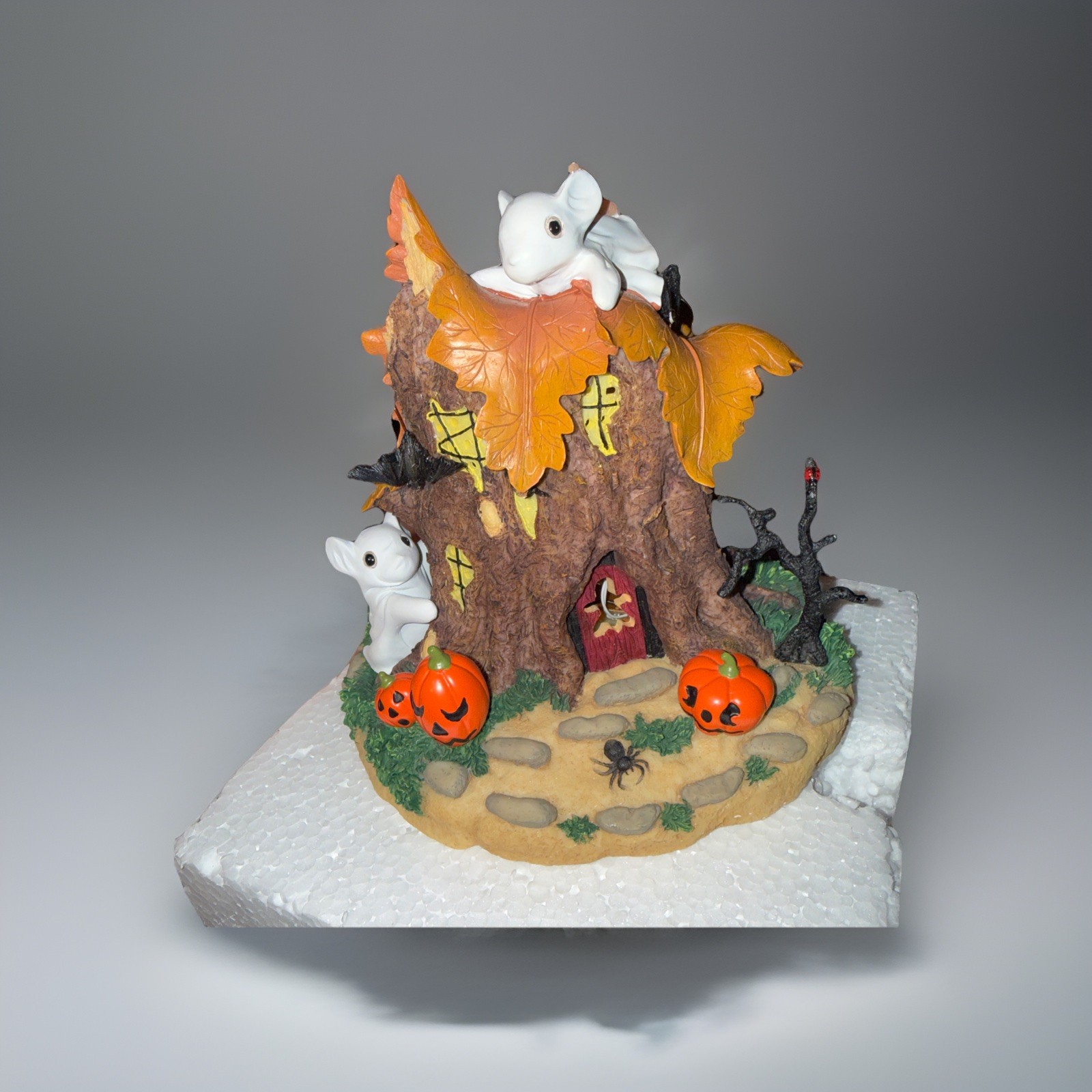 CHARMING TAILS Halloween The Haunted House – Magic Lights & Sounds – Box!