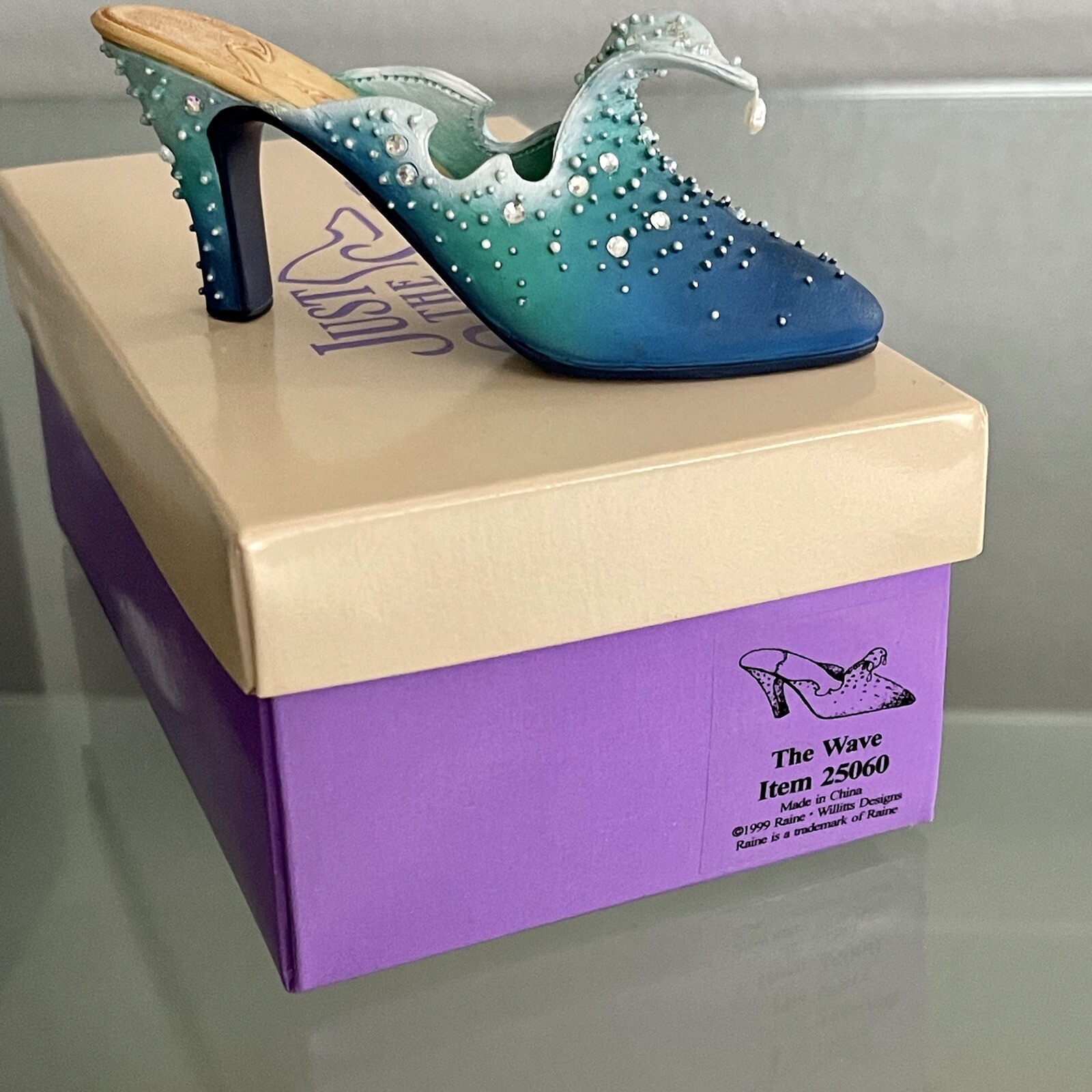 Just the Right Shoe, Wave, by Raine, #25060 Miniature w/box, COA Vintage JTRS