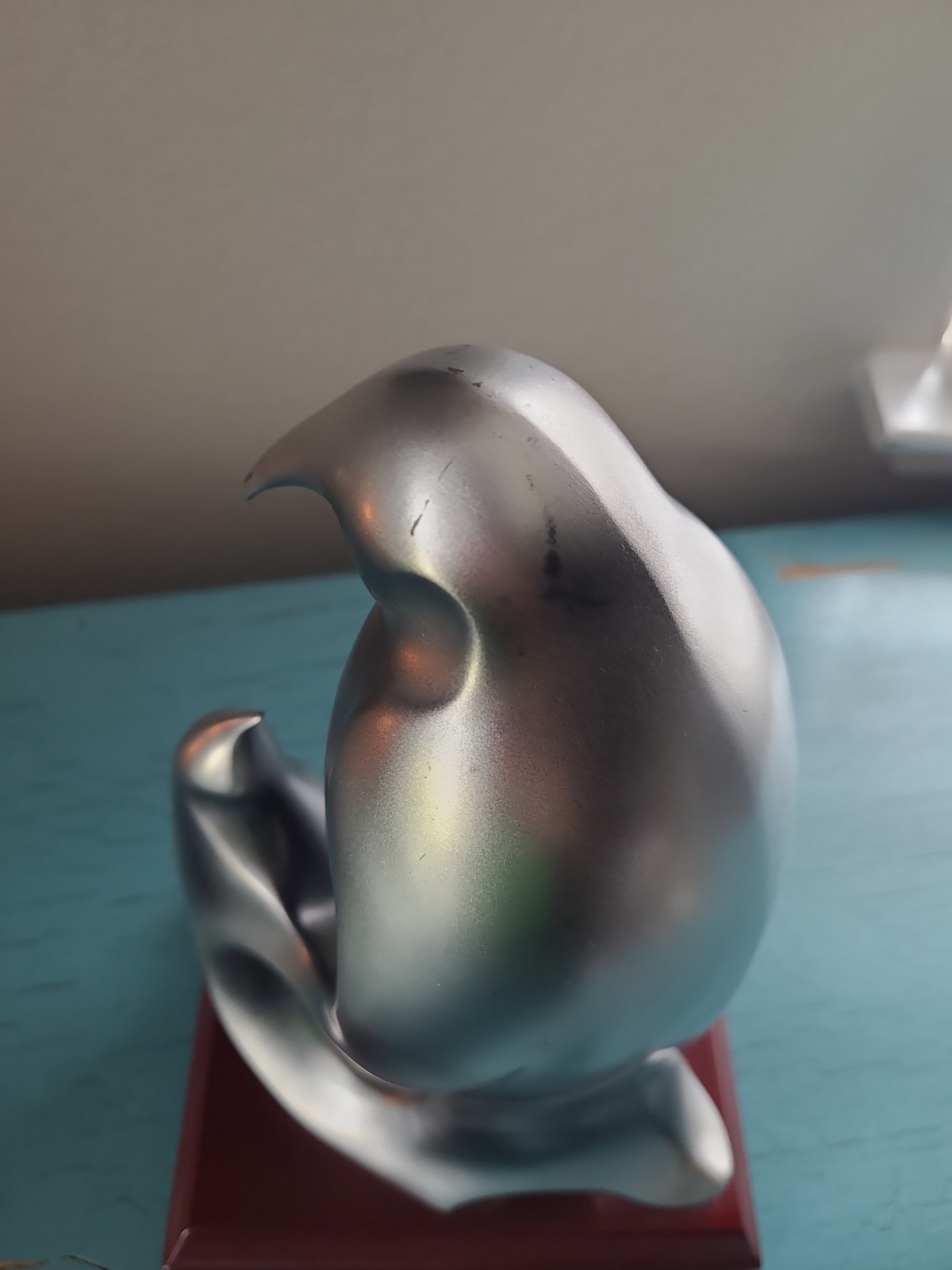 Herco Gift Professional Emperor Penguin & Baby Figurine Silver Wood Base