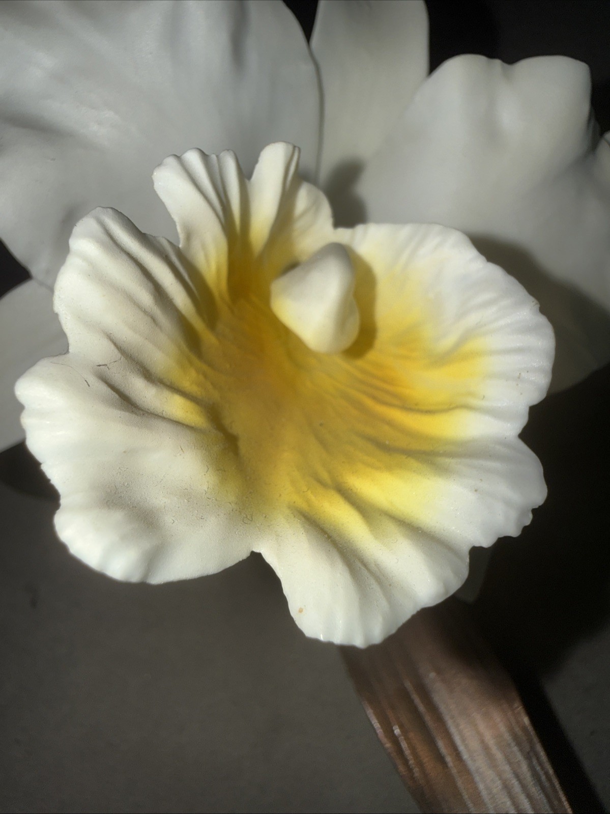 BOEHM PORCELAIN – WHITE AND YELLOW ORCHID FIGURINE – FLOWER METAL STEM & PETALS