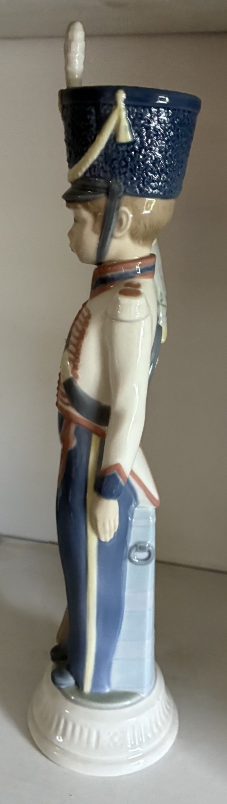 Lladro Flag Bearer Cadet Captain Soldier #5405