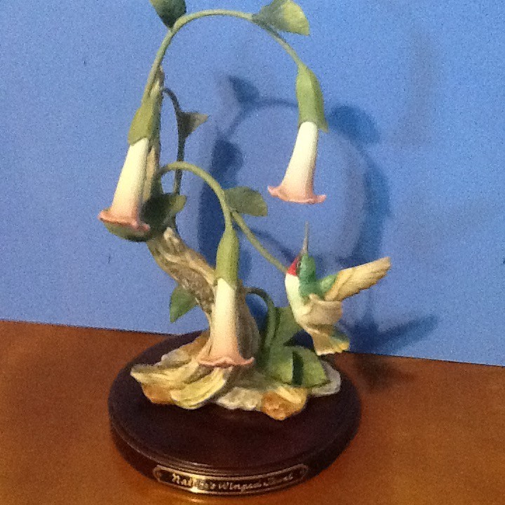1990 Homco Nature’s Winged Jewel Hummingbird Datura Flowers Porcelain Figurine