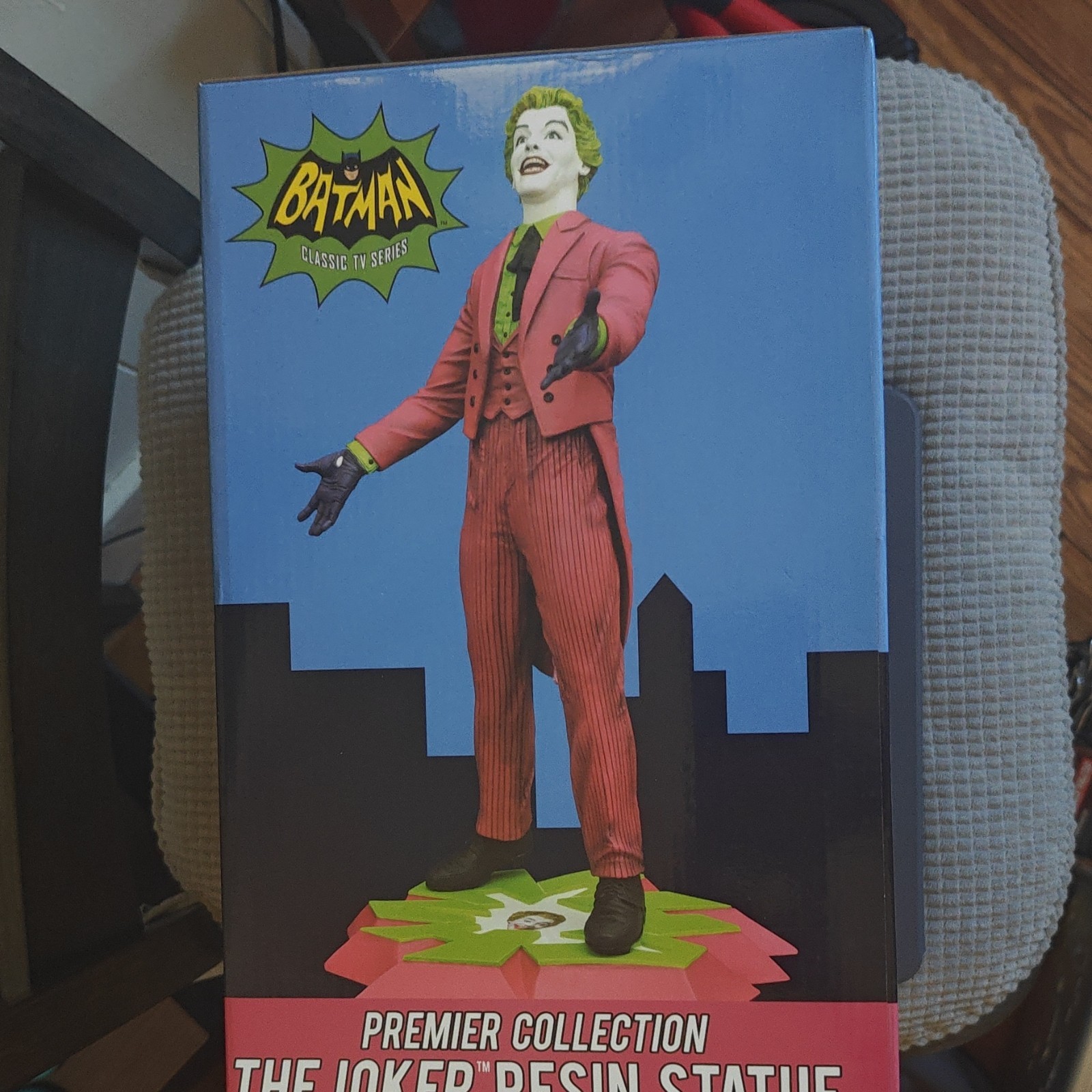 Diamond Select Toys Premier Collection Joker Resin Statue Limited Ed 144 of 1966