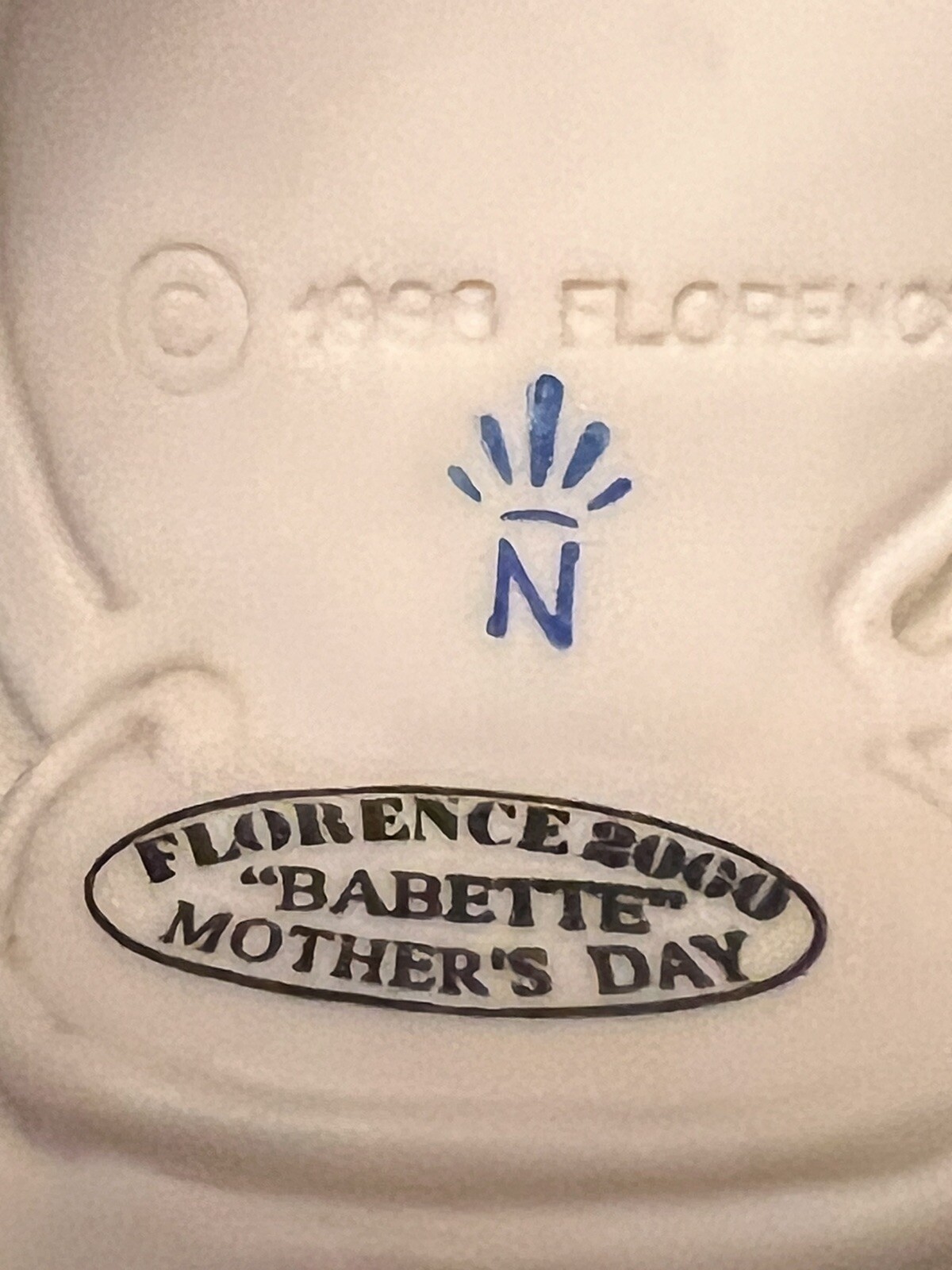 Giuseppe Armani Babette 1328C 2000 Mother’s Day Capodimonte Statue Florence Sign