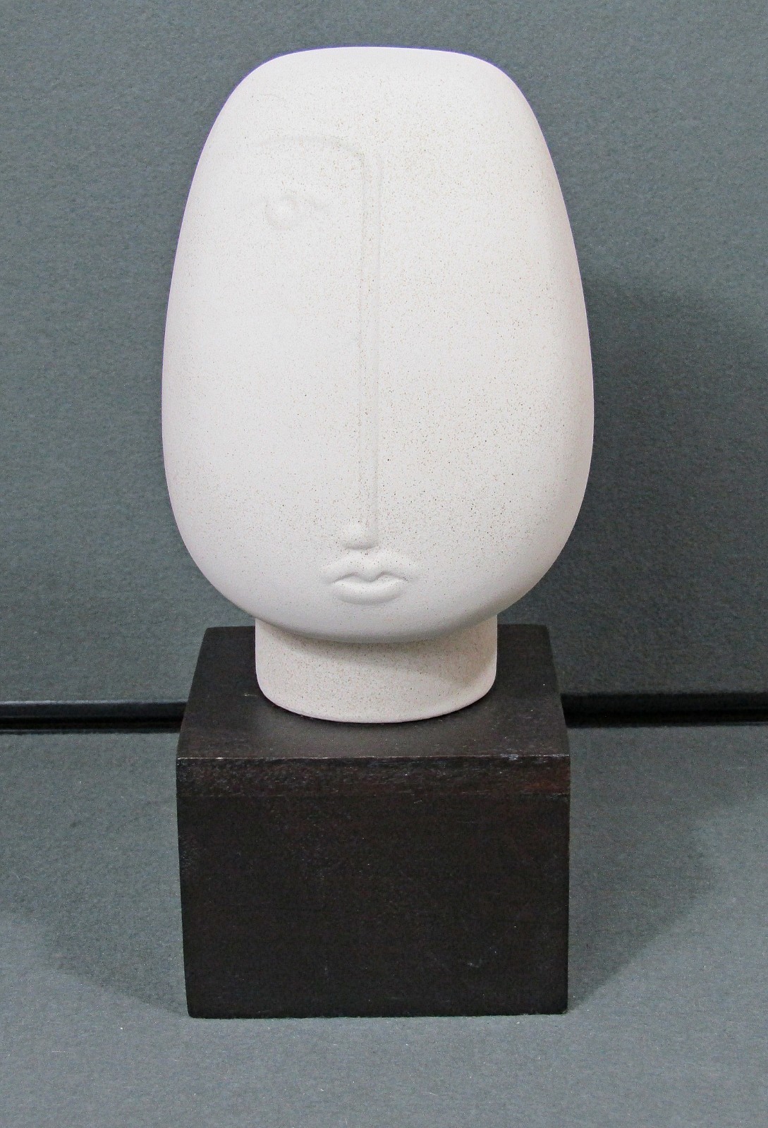 HM Home Abstract Face Head Sculpture Ceramic Wood Base Modern Minimalist 12″