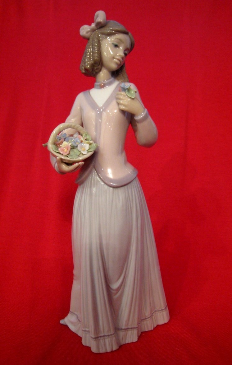 LLADRO INNOCENCE IN BLOOM #7644 GIRL WITH FLOWERS 1996 COLLECTORS SOCIETY IN BOX