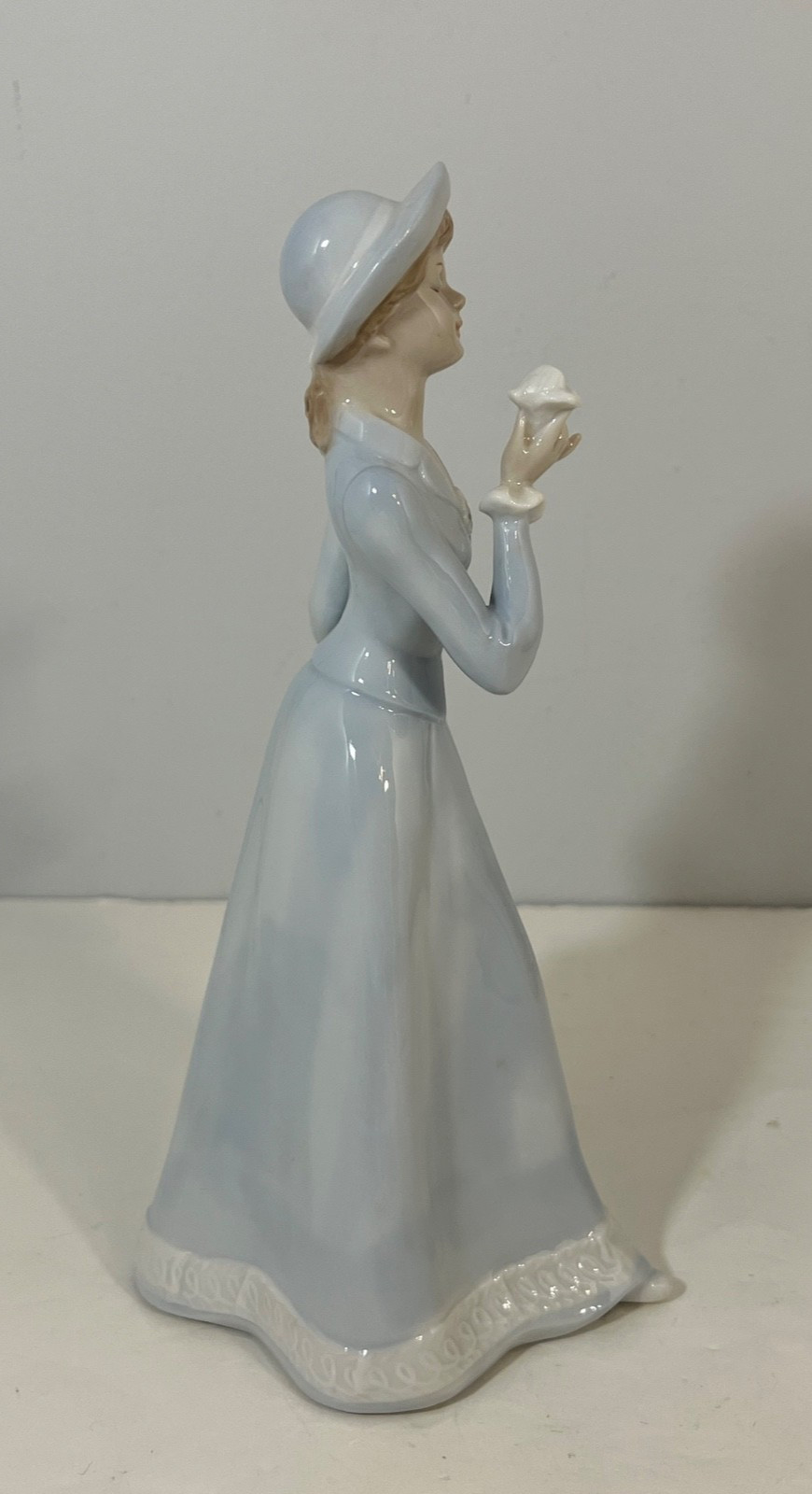 Ethan Allen Porcelain Figurine Woman in Blue and White Dress with Parasol F007A