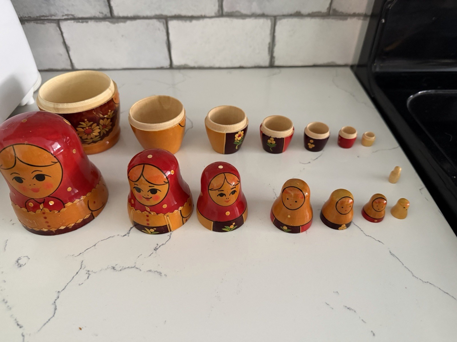 Vintage Matryoshka Nesting dolls – includes 7 dolls Red/brown