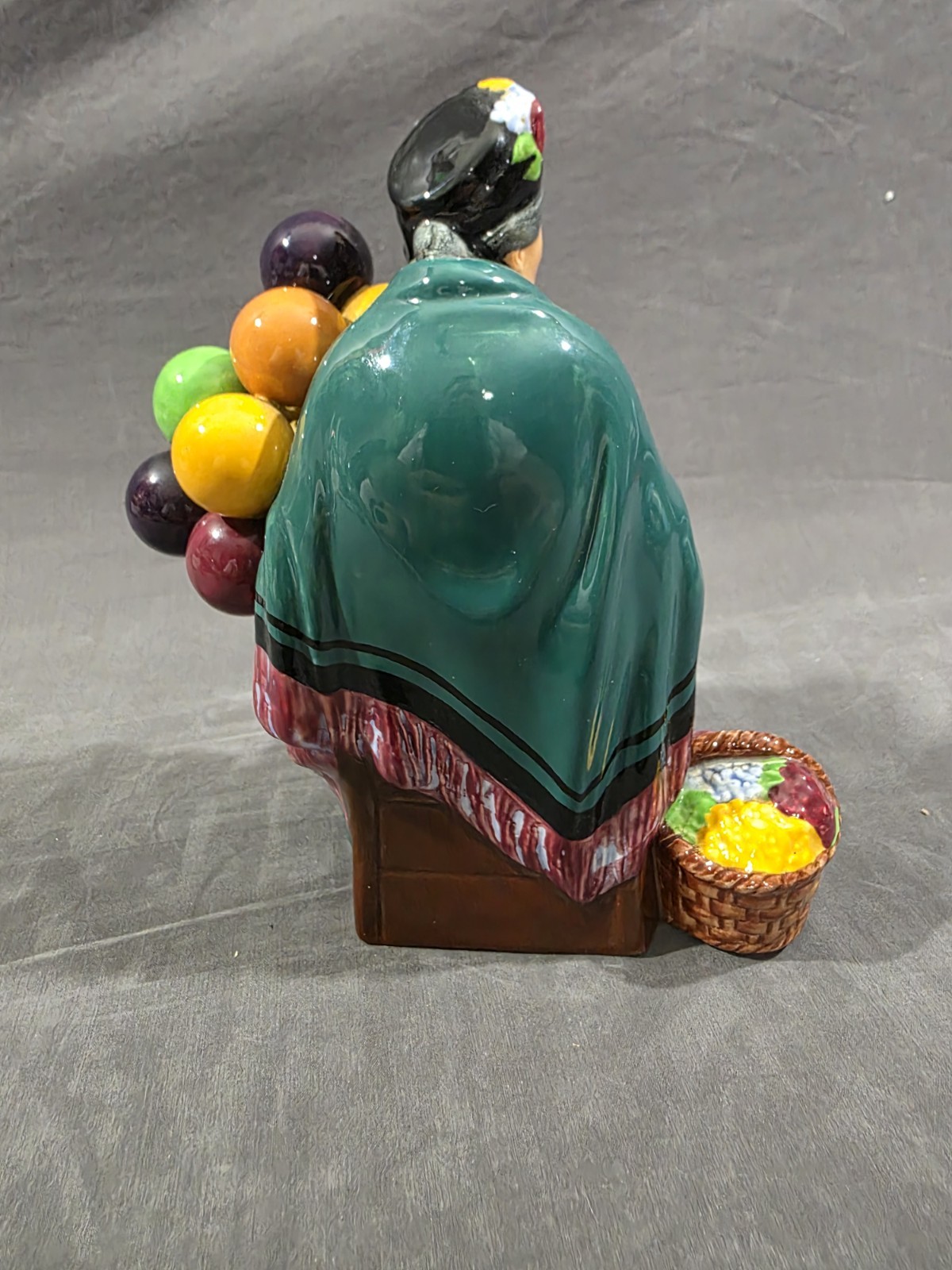 Vintage “The Old Balloon Seller” Royal Doulton HN 1315 – Figurine