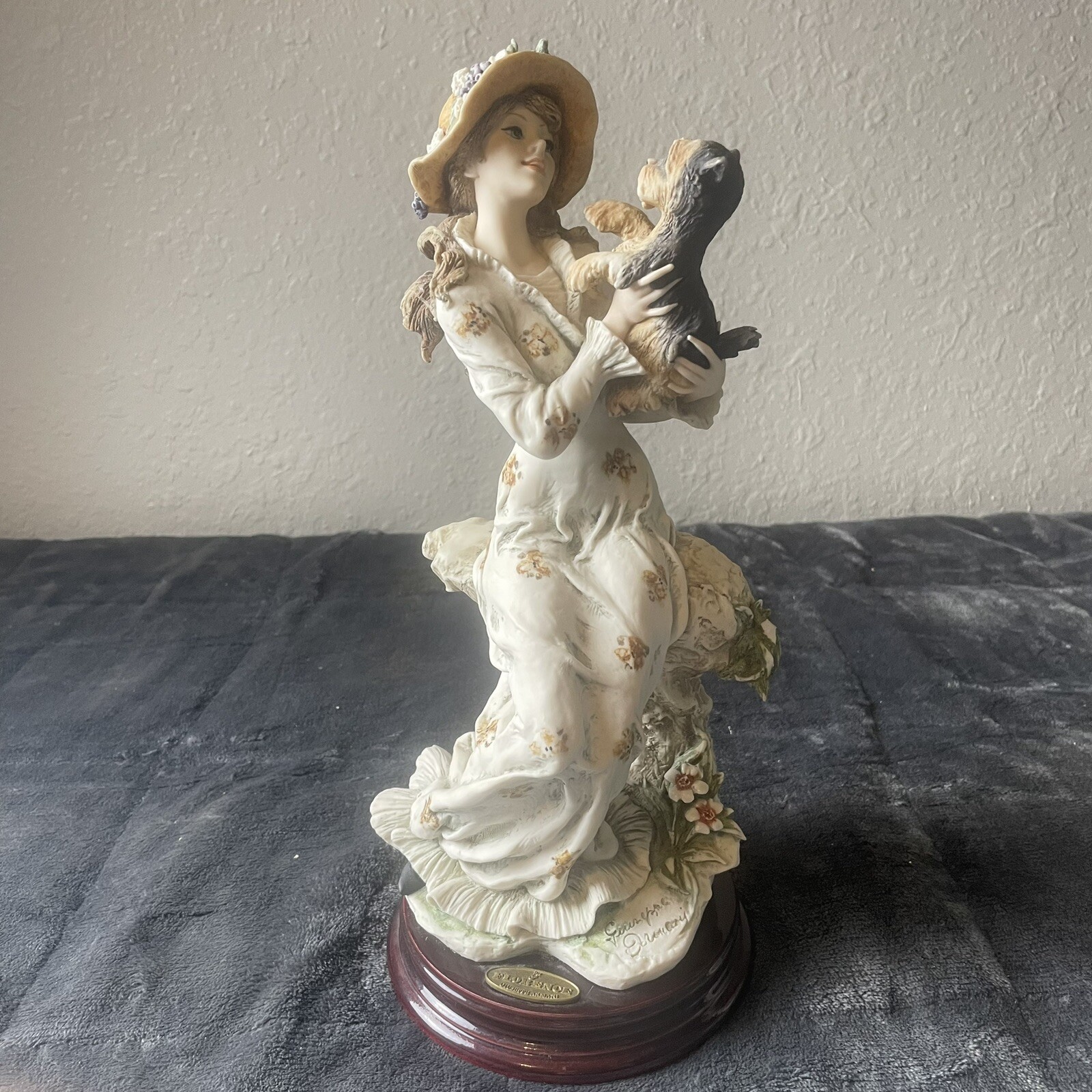 Giuseppe Armani Figurine Lucia 0755C Capodimonte Statue Florence Signed