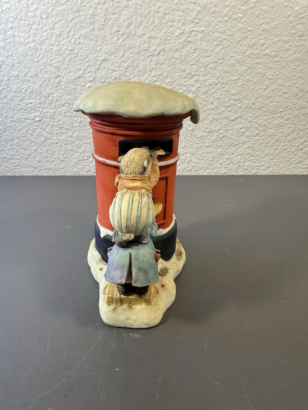 Villeroy Boch Foxwood Tales Letter To Santa Mailbox Figurine Hedgehog