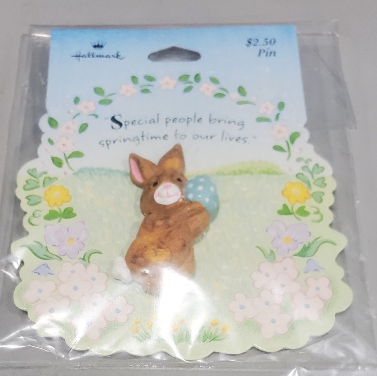 Hallmark Rare Hard to Find Brown Bunny W Egg Easter Lapel Pin