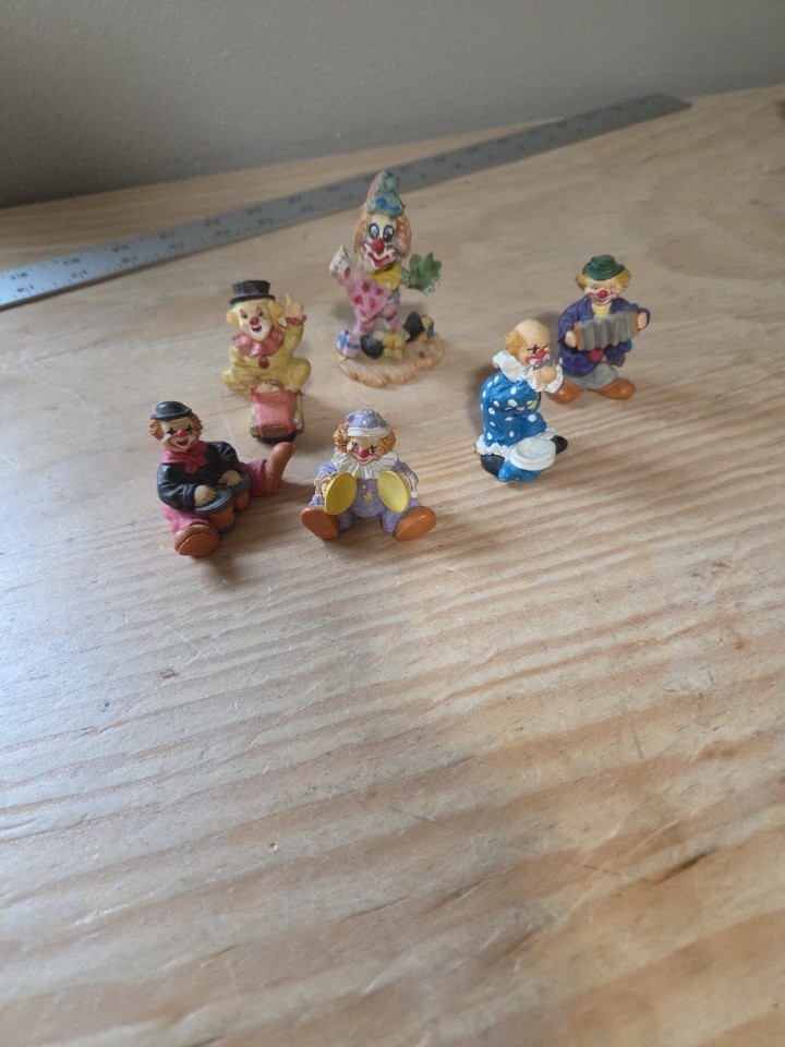Vtg Circus Clowns Lot Of 6. 1-2 Inches Tall