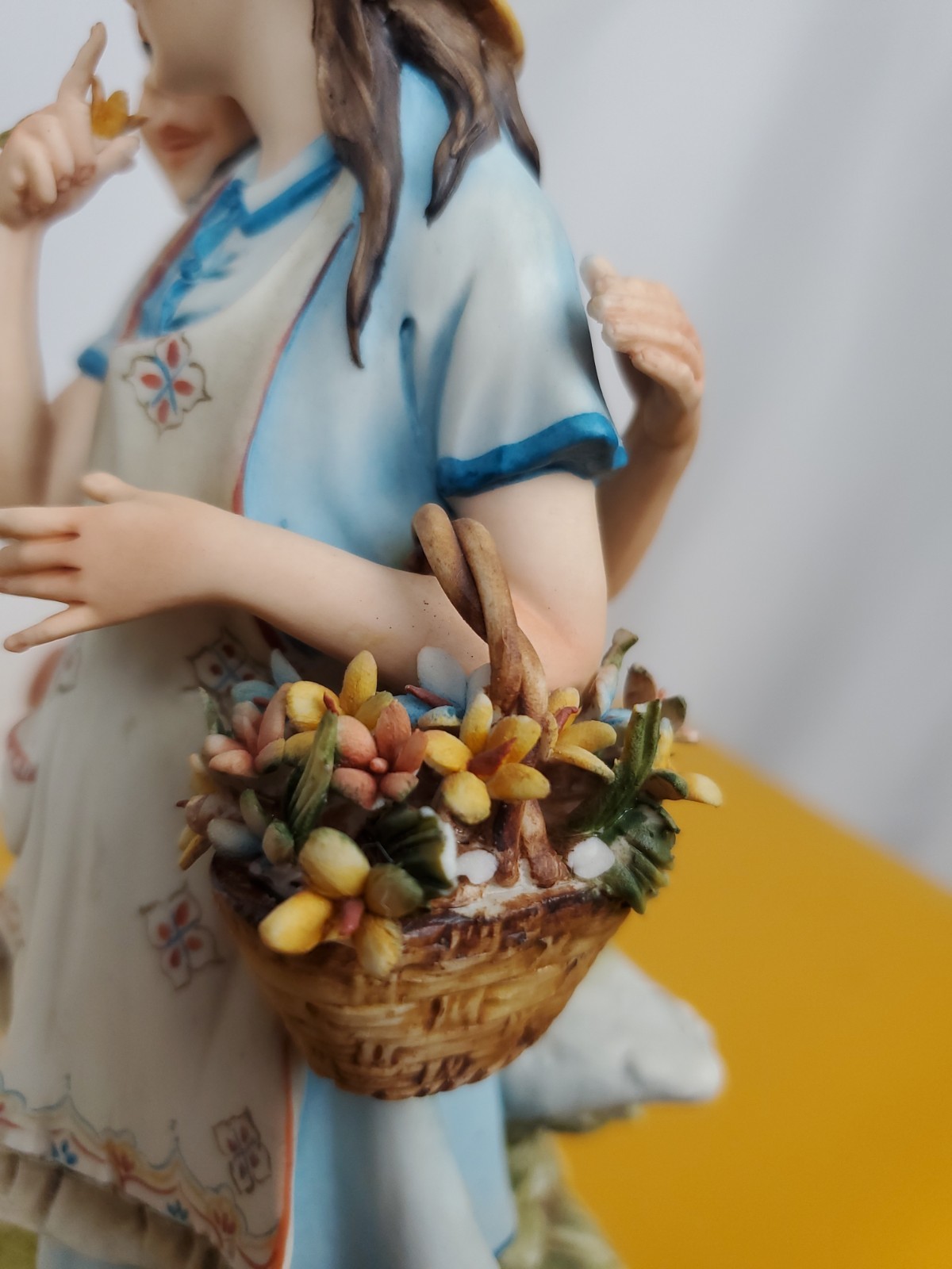 Capodimonte Italy 169 Mariani “N” Porcelian Boy & Girl Flowers