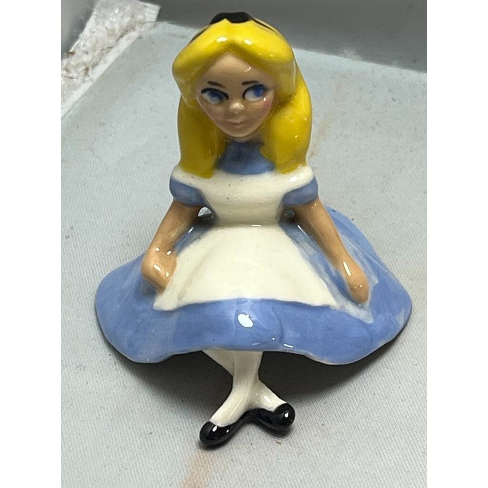 Vintage Hagen Renaker Alice In Wonderland Figurine Disney Excellent Condition