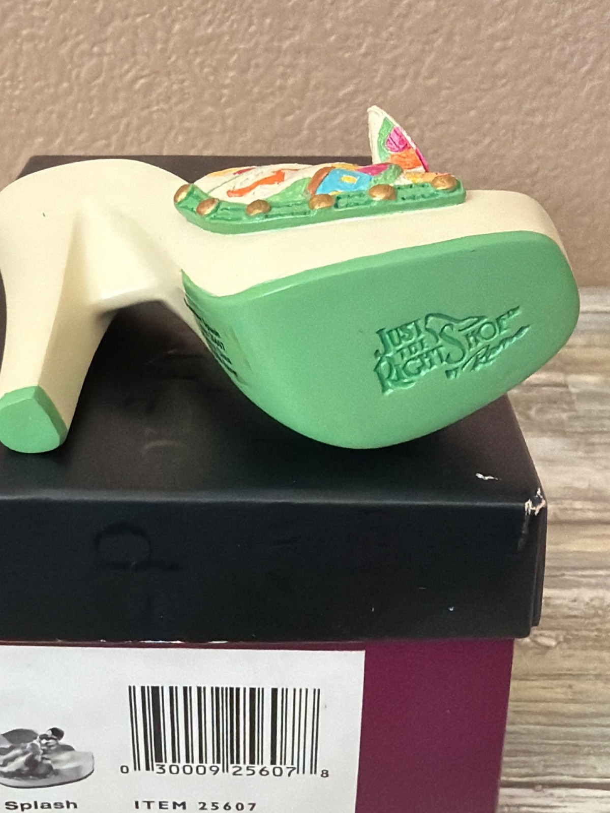 Just The Right Shoe Raine 2006 Summer Splash Miniature Shoe #25607 NEW