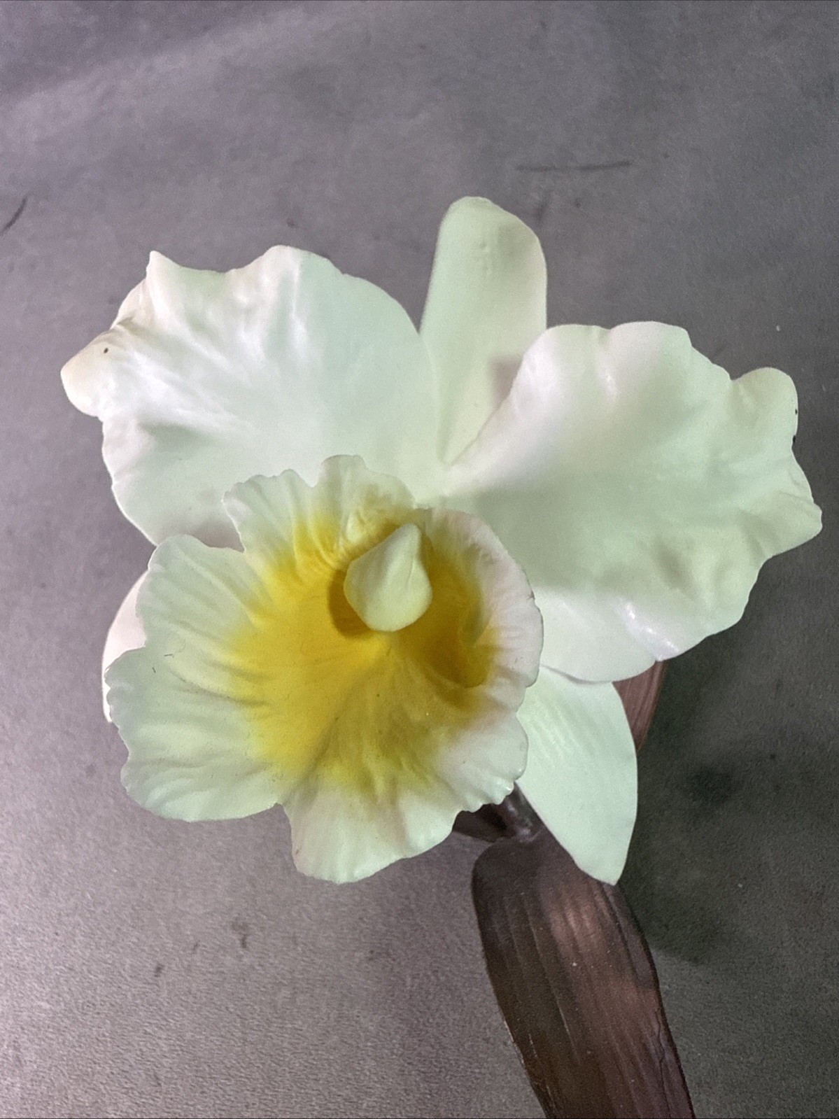 BOEHM PORCELAIN – WHITE AND YELLOW ORCHID FIGURINE – FLOWER METAL STEM & PETALS