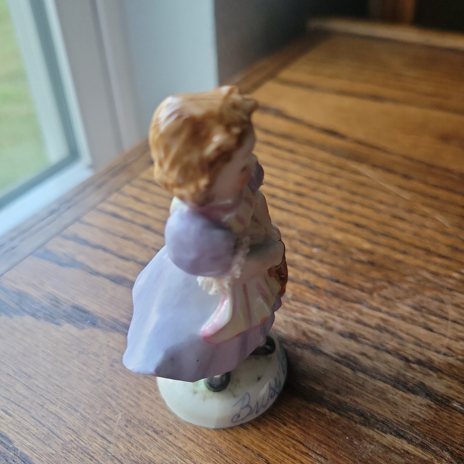 Muller-Volkstedt MV Irish Dresden “Busy Bee” Porcelain Figurine Girl 3.25″ Tall