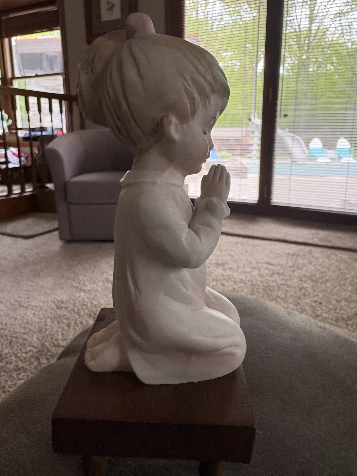 Boy and Girl Praying On Wooden Bases Very Rare, Sanmyro.
