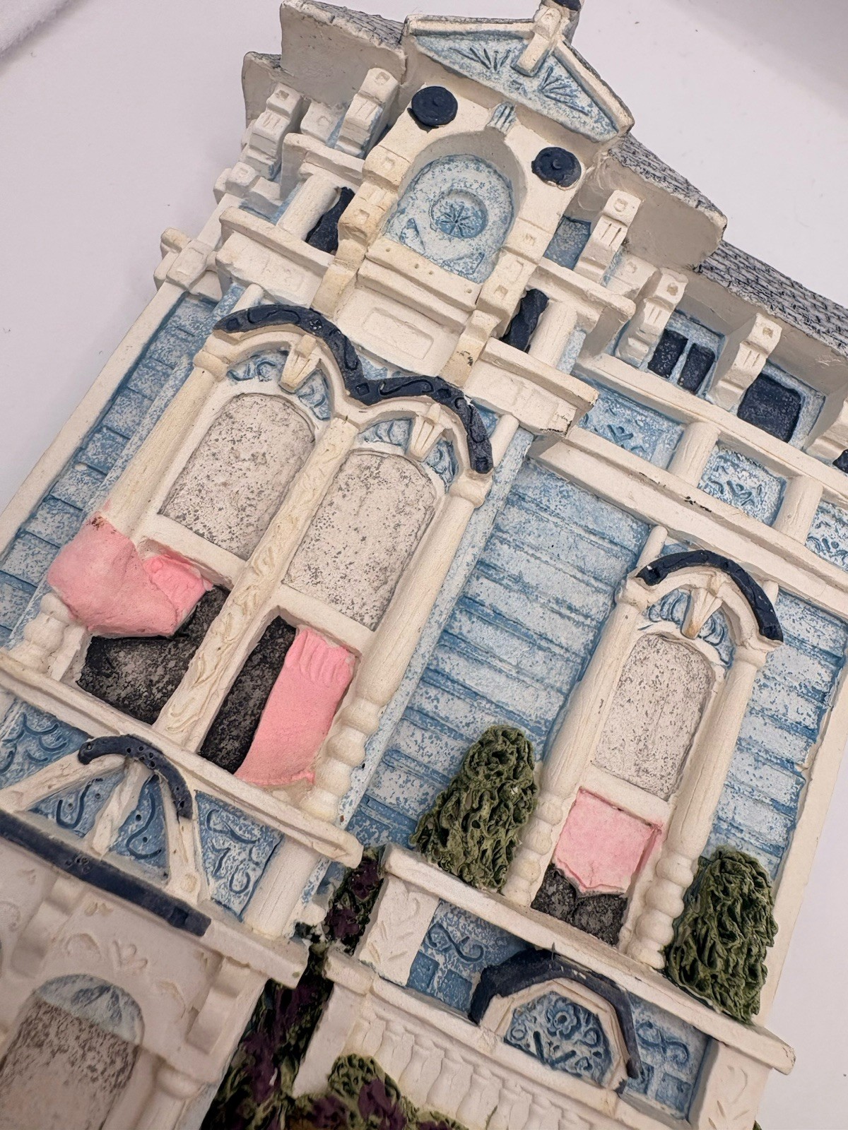 Brian Baker’s Deja Vu Collection 1555 Classic Victorian Handpainted