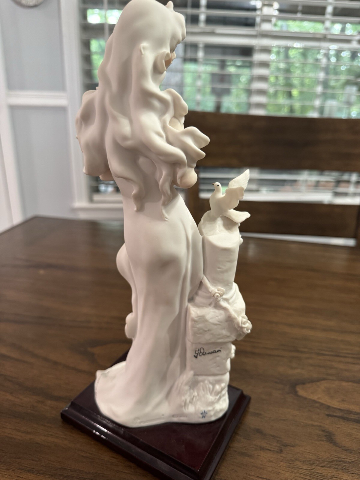Stunning 1987 G. Armani “Lady with Doves” Capodimonte Porcelain Sculpture Italy