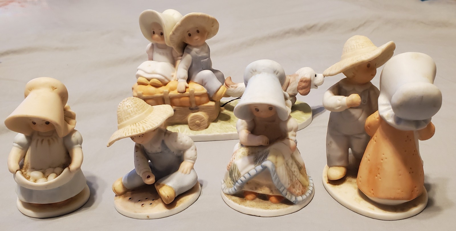 VINTAGE HOMCO CIRCLE OF FRIENDS ~ 1995 PORCELAIN FIGURES / FIGURINES – LOT OF 5