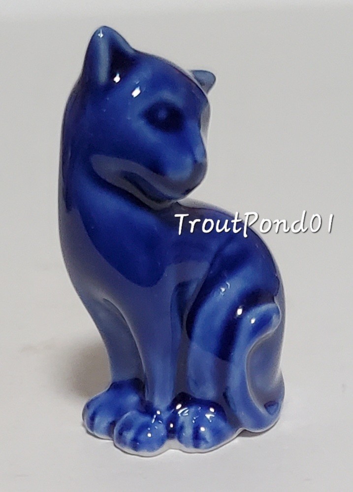 Wade Cat Whimsies Porcelain Figurine 2012 Bran Tub Draws Wade Fest Fair Blue