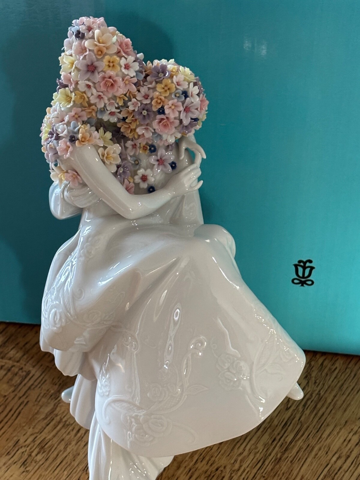 Lladro Figurine NEW “Love II” Young Lovers With Heads Covered With Flowers #7232