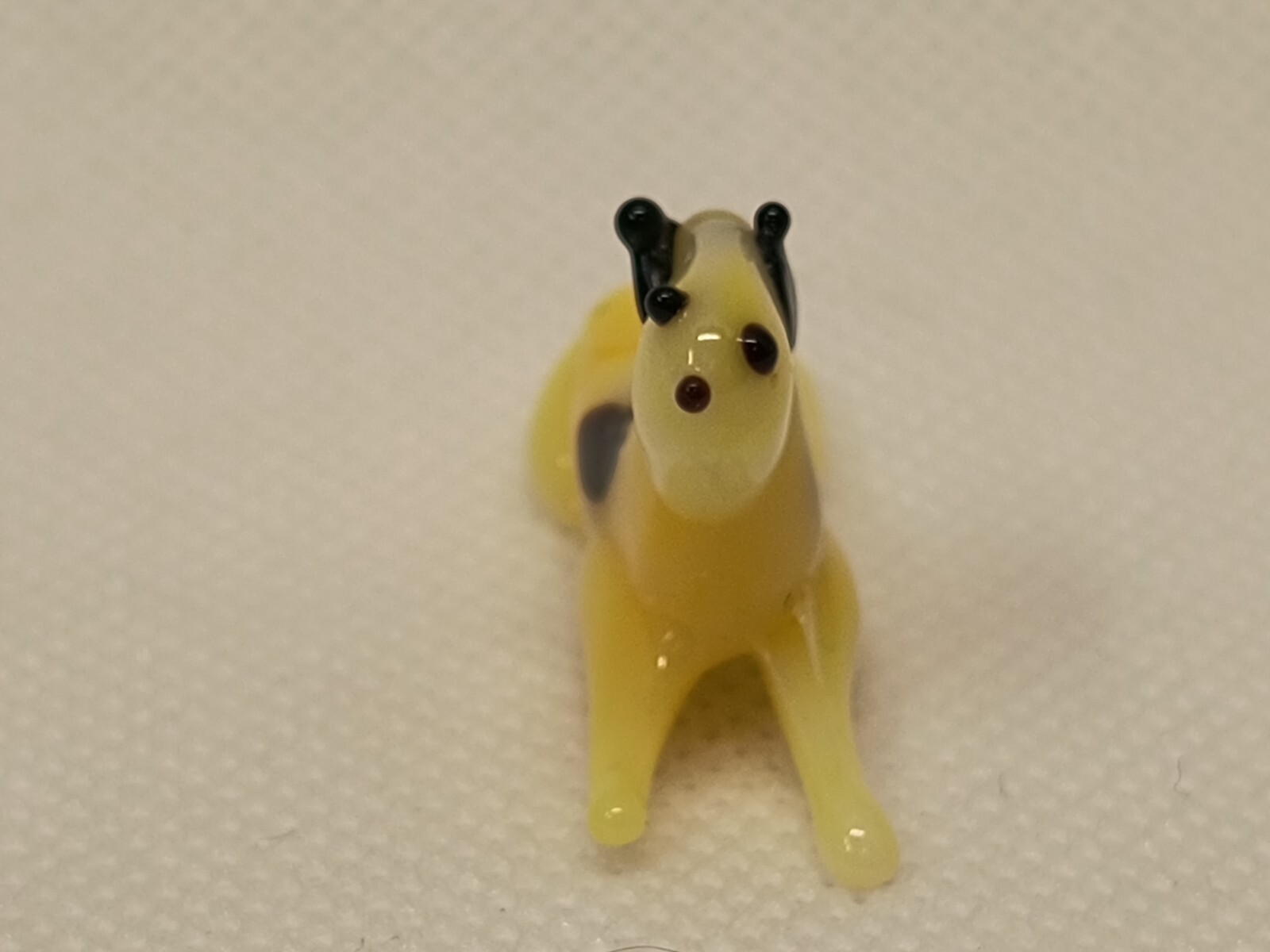 Handblown Miniature Dog Figurine 1 1/4″ Long x 3/4″ Tall