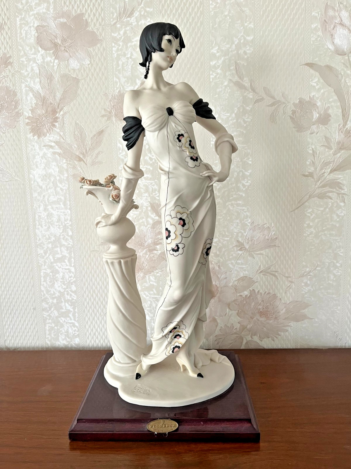 G. ARMANI Figure Figurine Statue Sculpture “Morning Rose” Elegant Lady Flowers