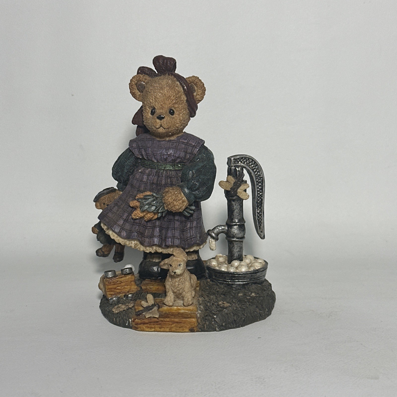 Young’s Berry Hill Bears STROLL IN THE MEADOW 1997 Figurine AAGR7