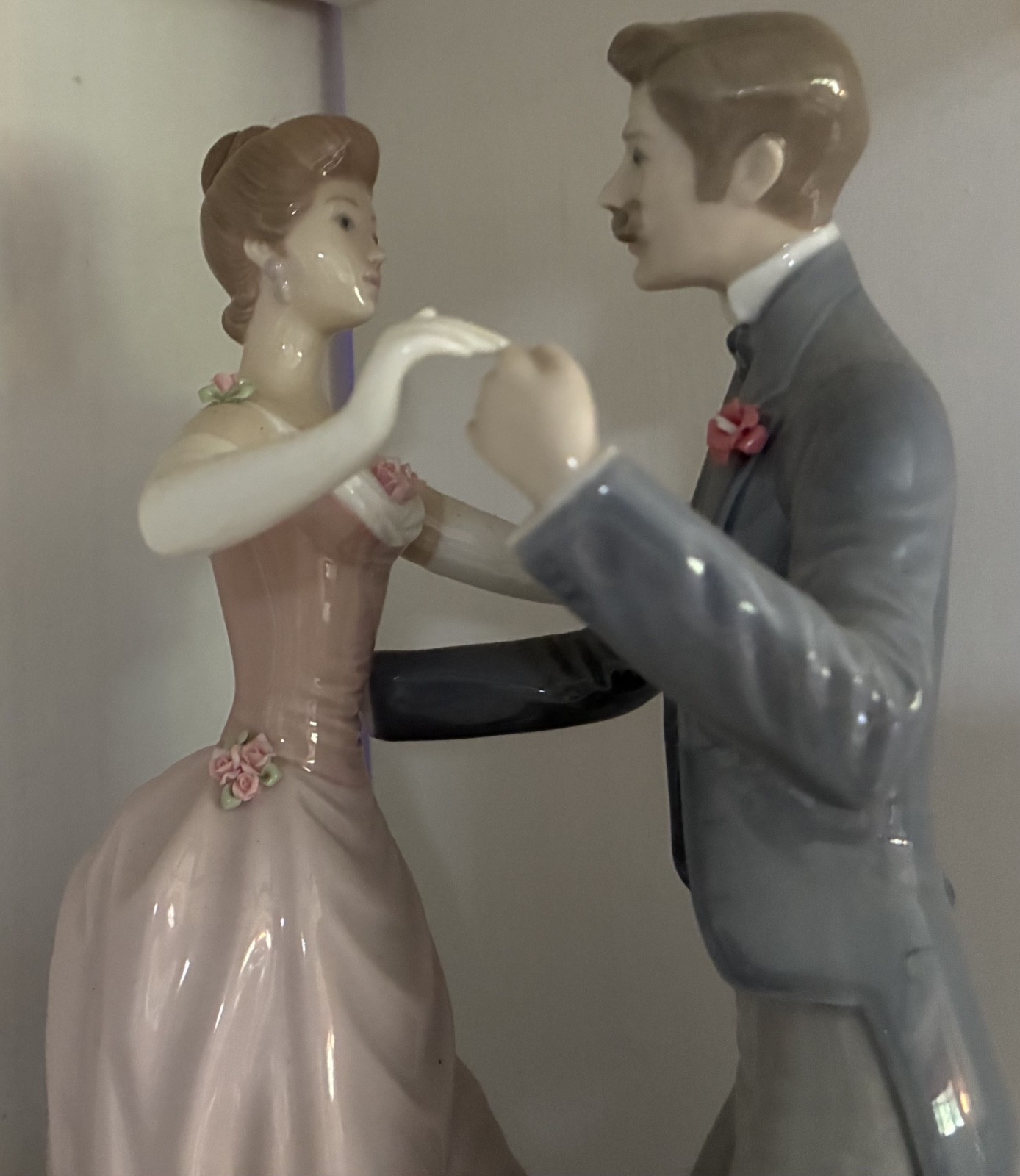 Lladró Figurine #1372 “Anniversary Waltz” – With Box
