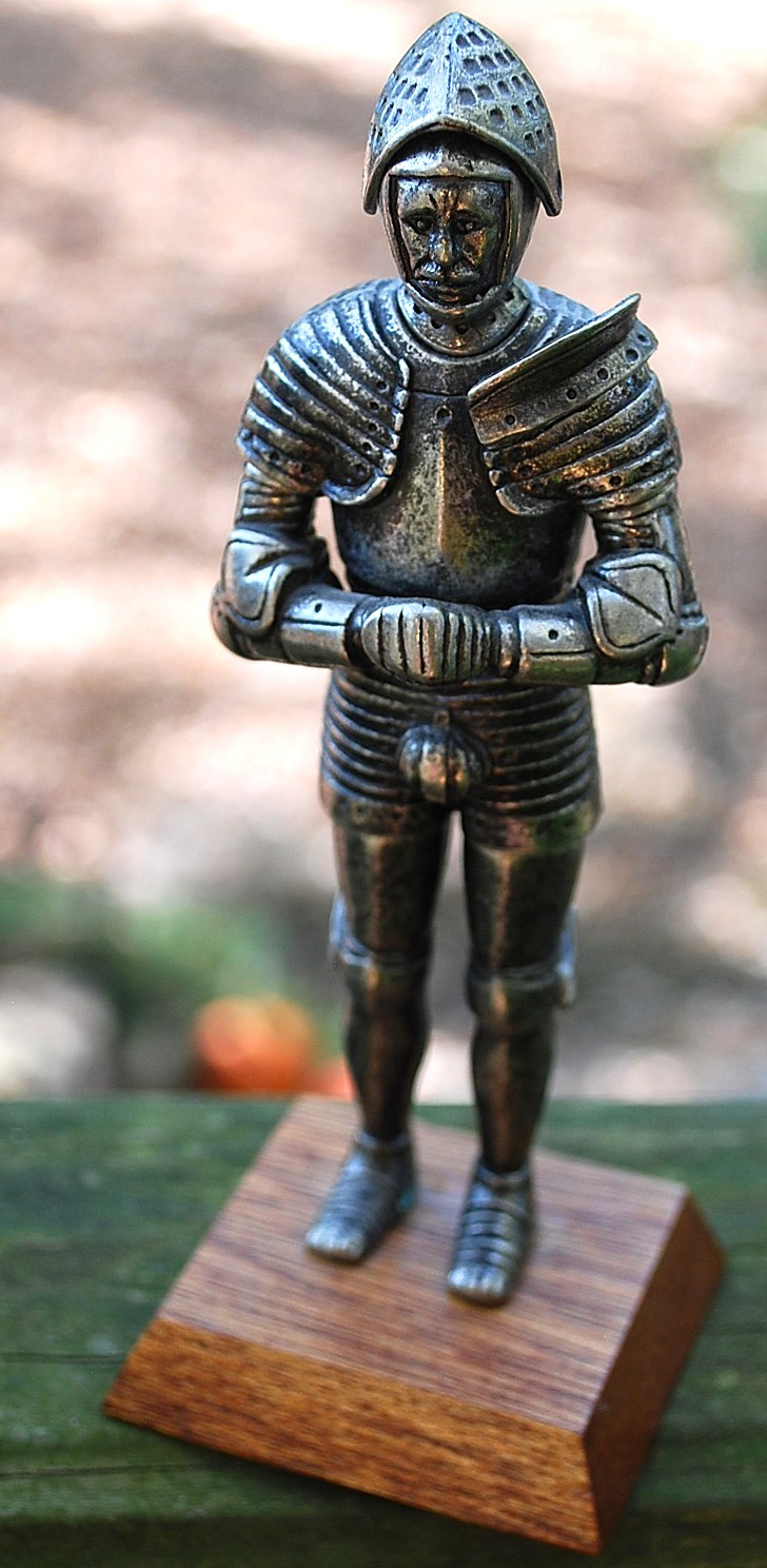 Vtg Heavy Cast Metal MEDIEVAL KNIGHT Figurine W Movable Visor DETAILED No Sword