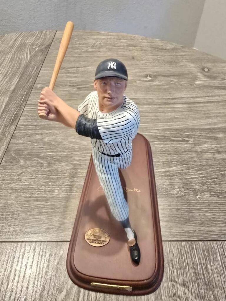 Danbury Mint Mickey Mantle NY Yankees Porcelain Figurine Hand Painted COA