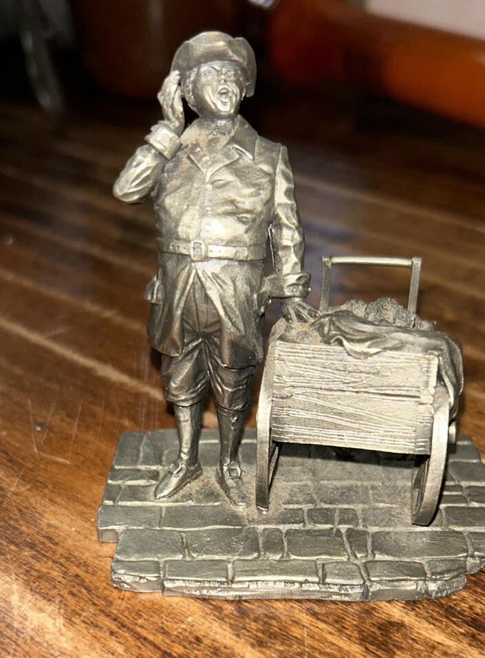 A-3) The Pineapple Man by Ron Hinote Franklin Mint Colonial Peddlers Series 1980
