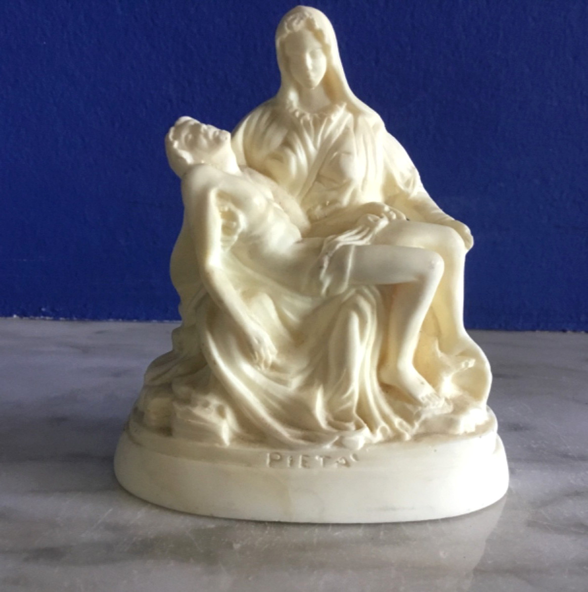 Beautiful Vintage Pieta Michelangelo Madonna Jesus Figurine Resin Sculpture