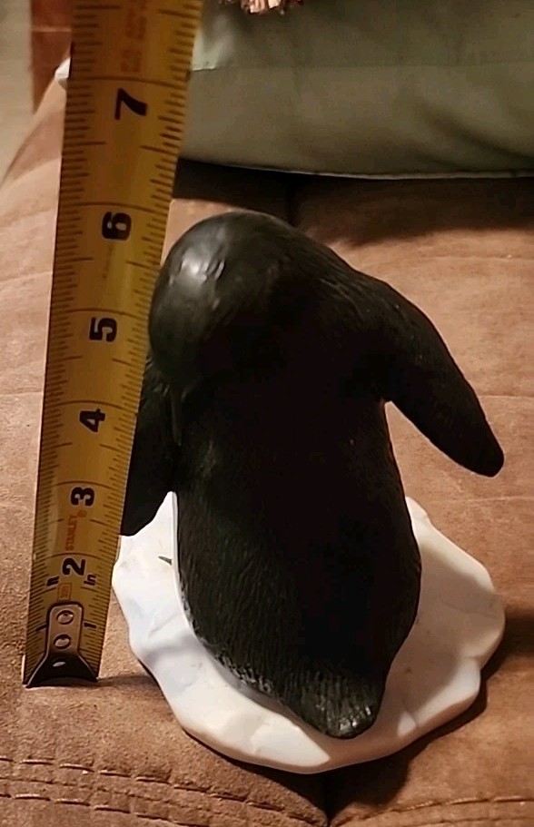 Adorable VTG UGCA Taiwan Penguin Porcelain Statue with Baby Figurine 6″ x 4.5″
