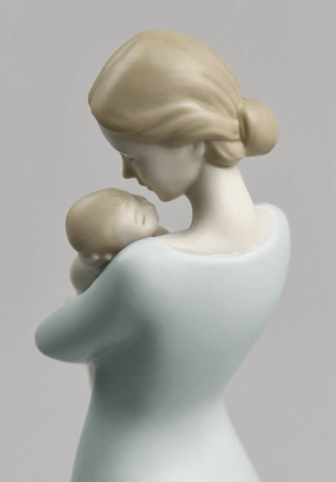 New LLADRO #18218 A Mother’s Embrace Mother & Baby Satin Finish No Orig Box