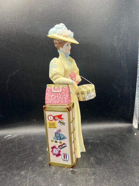 2002 Avon Mrs. Albee Award President’s Club Figurine 10″ Tall Very Good Cond.