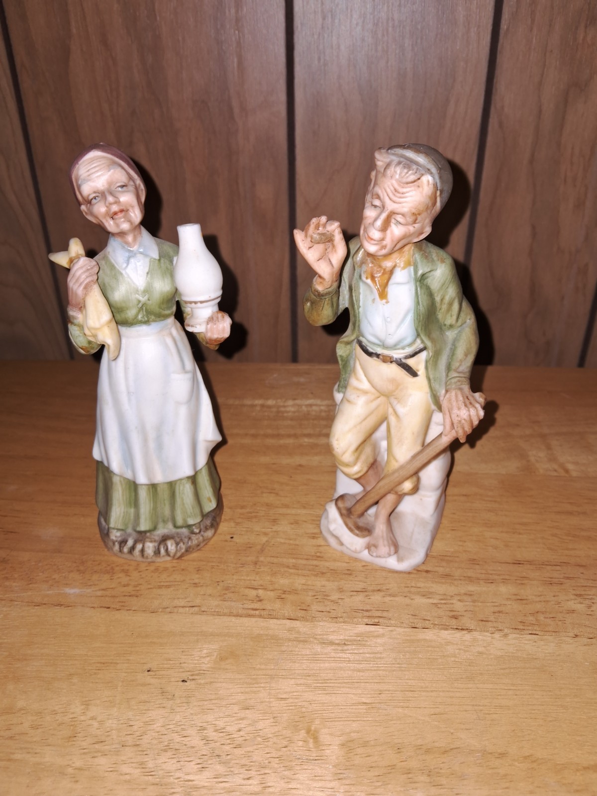 Vintage by Arco Figurines – Man Pipe and Woman Oil Lamp – pair, made in Japan