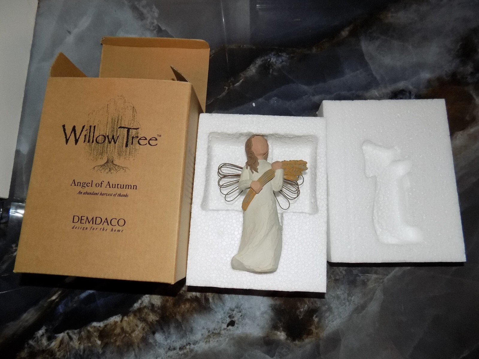 Willow Tree Angel of Autumn Demdaco 26076 NEW
