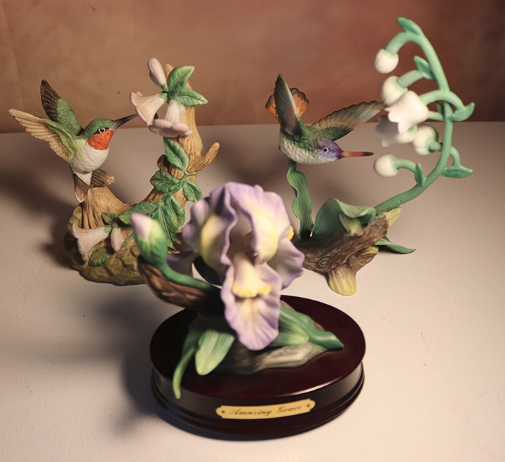 Pair of Beautiful Porcelain Hummingbird Figurines, 9″ & 6″ Tall, Orchid, 5x5x3″