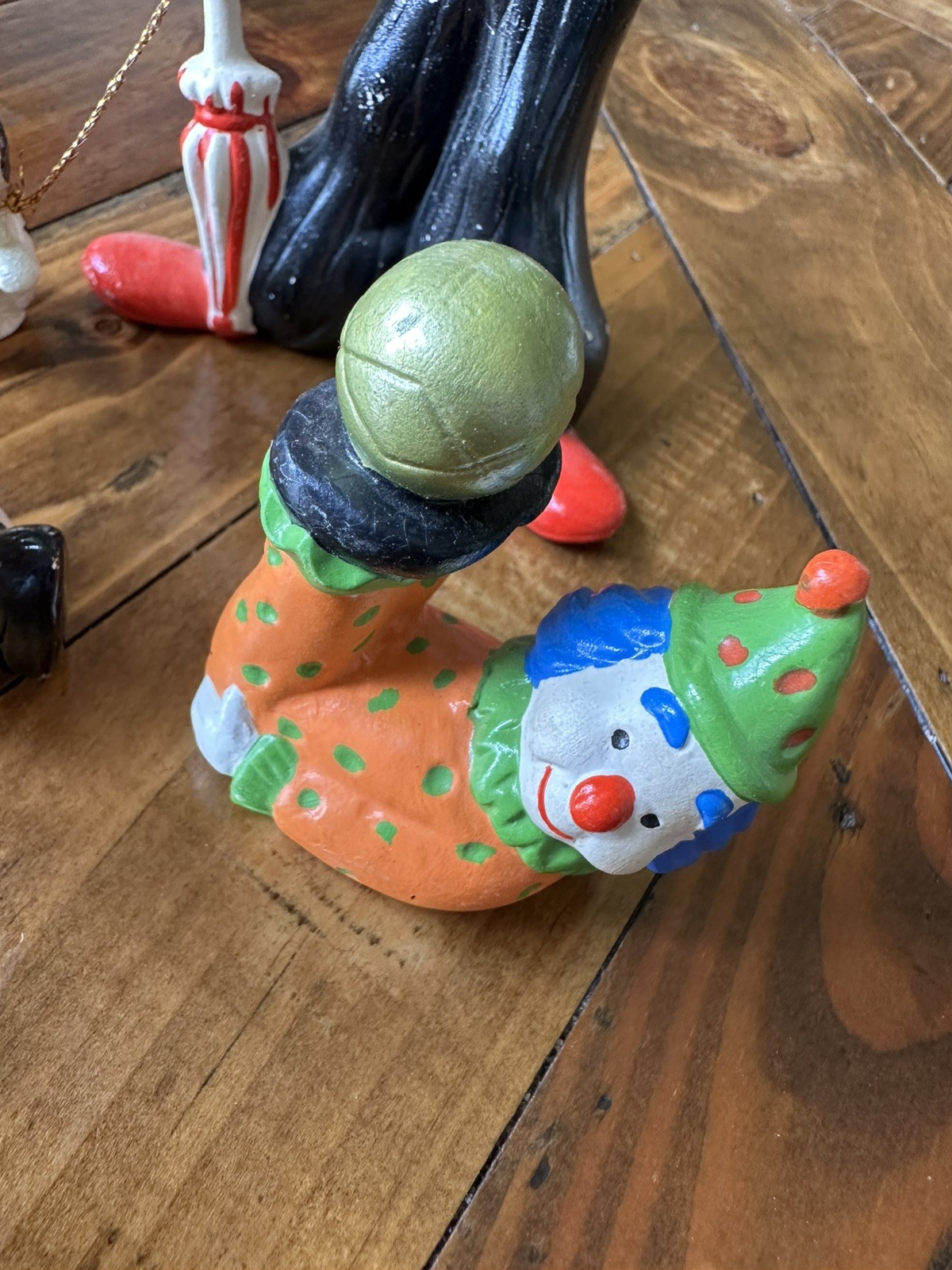 Vintage 8 piece Brinn’s Enesco Penco Clown Lot w/ bank, planter, figurines VGUC