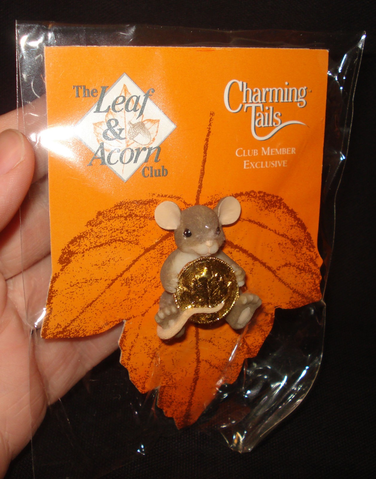 Charming Tails Leaf & Acorn Club Gold Lucky Coin Mouse Resin Brooch Pin NEW