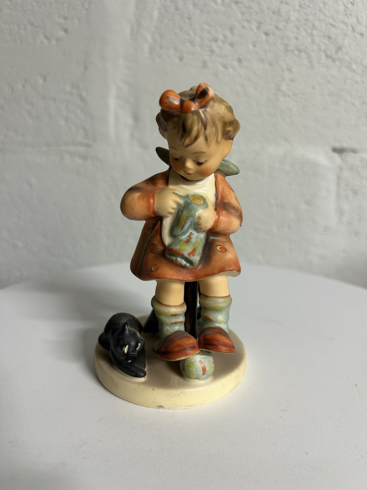 Goebel Hummel 133 Mother’s Helper Figurine TMK-6 W Germany 1980 Girl Cat 4.75″