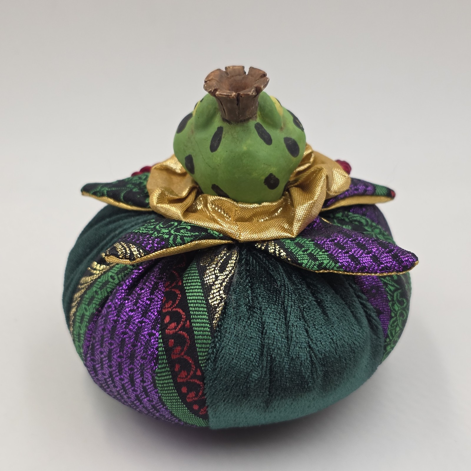 Russ Berrie Frog Prince Figurine Royal Winterfest #5492 Resin Fabric Christmas