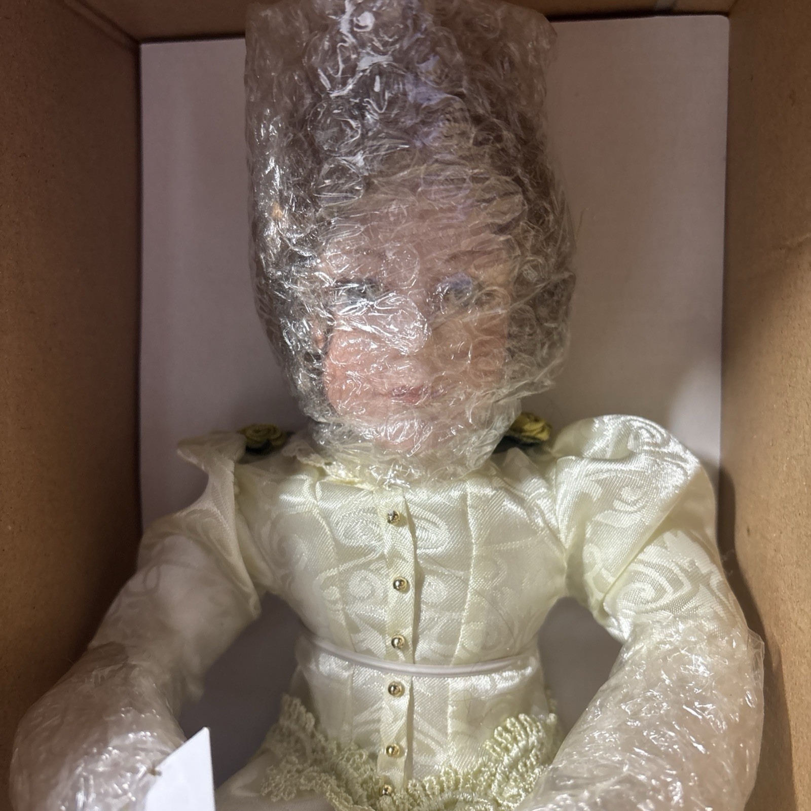 VINTAGE Heritage Signature Collection Porcelain Doll Emma 13″ NEW IN BOX #12370