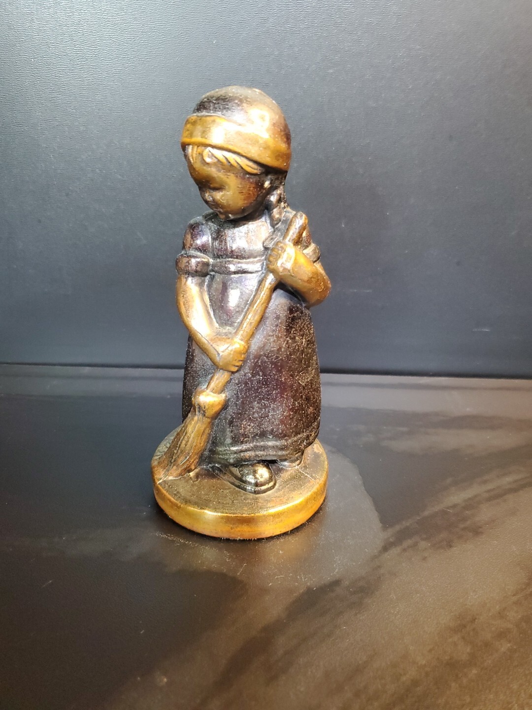 Goebel Hummel Little Sweeper Look In Bronze ? Figurine 5.75″
