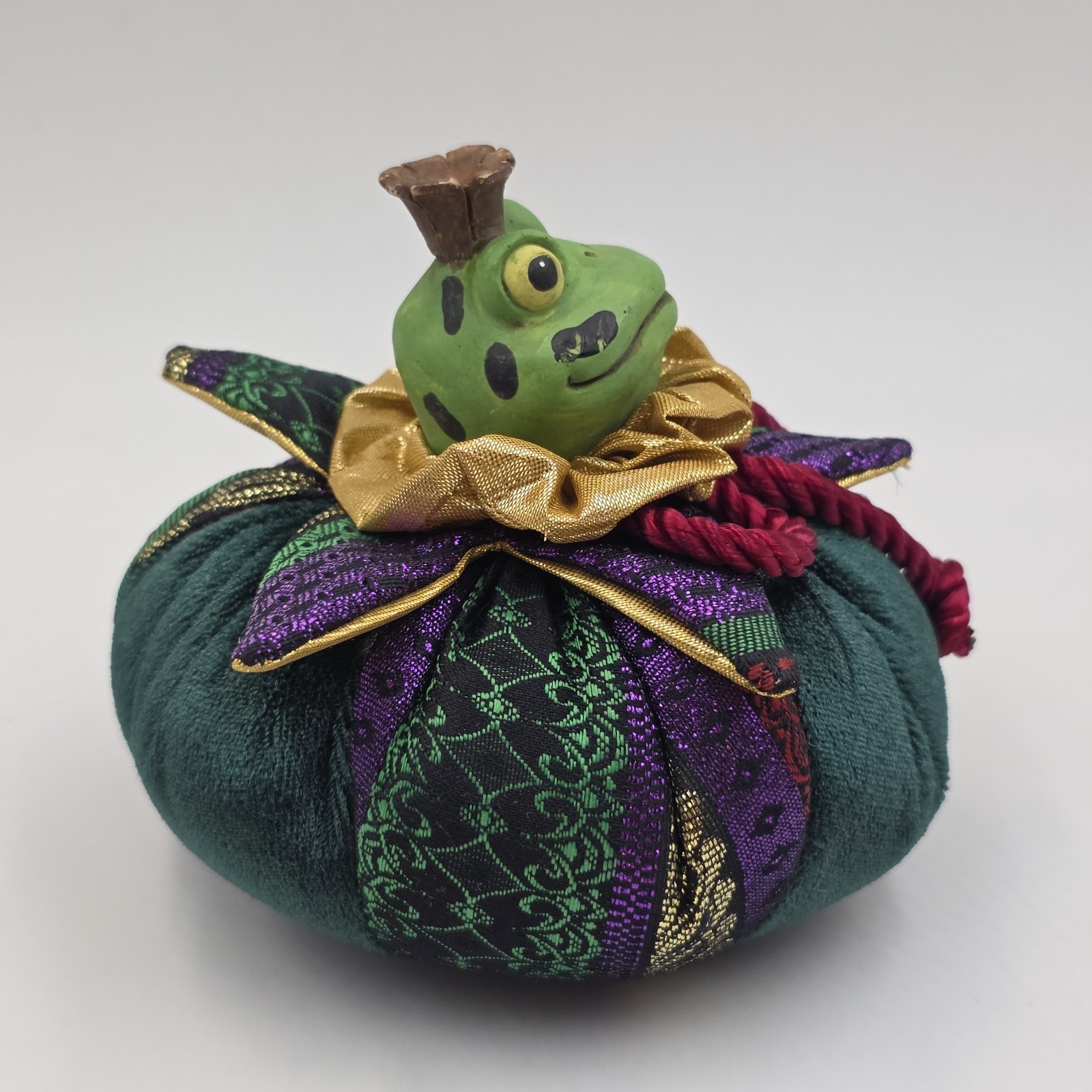 Russ Berrie Frog Prince Figurine Royal Winterfest #5492 Resin Fabric Christmas